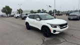Used 2022 Kia Seltos EX image 2