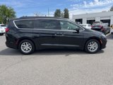 Used 2022 Chrysler Pacifica Touring-L image 2