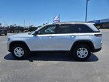 Used 2024 Jeep Grand Cherokee Laredo image 2