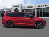 New 2025 Chrysler Pacifica Limited image 2