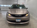 Used 2017 Chrysler Pacifica Touring image 4