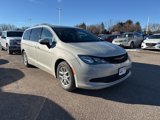Used 2017 Chrysler Pacifica Touring image 4