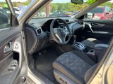 Used 2016 Nissan Rogue SV image 4