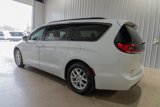 Used 2022 Chrysler Pacifica Touring-L image 5
