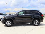 Used 2019 Jeep Grand Cherokee Laredo image 2
