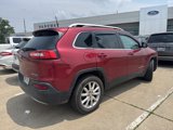 Used 2016 Jeep Cherokee Limited image 3