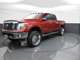 Used 2018 Nissan Titan SV image 3