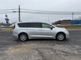 Used 2023 Chrysler Pacifica Touring-L image 2