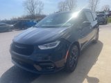 Used 2021 Chrysler Pacifica Limited w/ Uconnect Theater Family Group image 3
