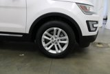 Used 2017 Ford Explorer XLT image 4