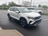 Used 2024 Volkswagen Taos SE w/ Panoramic Sunroof Package image 4