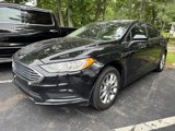 Used 2017 Ford Fusion SE w/ Fusion SE Technology Package image 3