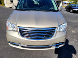 Used 2016 Chrysler Town & Country Touring image 6