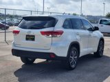 Used 2017 Toyota Highlander XLE image 3