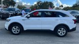 Used 2023 Kia Sorento LX image 4