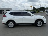 Used 2017 Nissan Rogue SV image 2