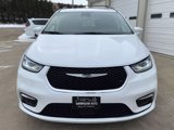 Used 2022 Chrysler Pacifica Touring-L image 3