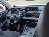 Used 2023 Mitsubishi Outlander SE image 2