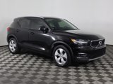 Used 2022 Volvo XC40 T4 Momentum image 2