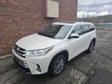 Used 2017 Toyota Highlander XLE image 2