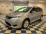 Used 2020 Chrysler Pacifica Limited image 3