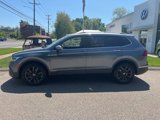 Certified 2022 Volkswagen Tiguan SE image 3