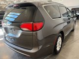 Used 2020 Chrysler Pacifica Touring-L image 5