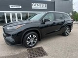 Used 2021 Toyota Highlander XLE image 1