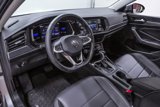 Used 2022 Volkswagen Jetta SE image 2