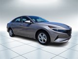 Used 2022 Hyundai Elantra SE image 2