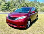 Used 2014 Toyota Sienna LE image 3
