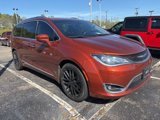 Used 2018 Chrysler Pacifica Touring-L Plus w/ Tire & Wheel Group image 4