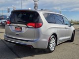 Used 2017 Chrysler Pacifica Touring-L image 5