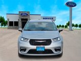 Used 2023 Chrysler Pacifica Touring-L image 2