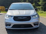 Used 2024 Chrysler Pacifica Touring-L image 3
