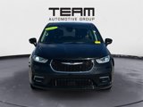 Used 2023 Chrysler Pacifica Touring-L image 2