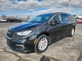 Used 2023 Chrysler Pacifica Touring-L image 4