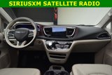 Used 2017 Chrysler Pacifica Limited image 3