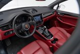 Certified 2022 Porsche Macan image 4