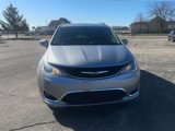 Used 2020 Chrysler Pacifica Touring-L image 3