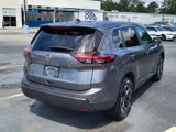 Used 2024 Nissan Rogue SV image 2