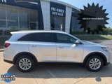 Used 2020 Kia Sorento LX w/ LX I4 Convenience Package image 2