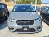 Used 2022 Chrysler Pacifica Touring-L image 2