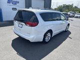 Used 2020 Chrysler Pacifica Limited image 3