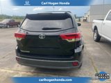 Used 2017 Toyota Highlander LE image 4