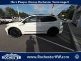 Used 2022 Volkswagen Tiguan SE R-Line image 3