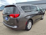 Used 2017 Chrysler Pacifica Touring image 3