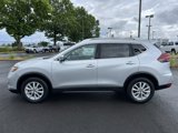 Used 2018 Nissan Rogue SV image 4
