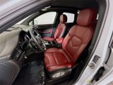 Certified 2022 Porsche Macan image 5