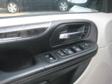 Used 2013 Chrysler Town & Country Limited image 6